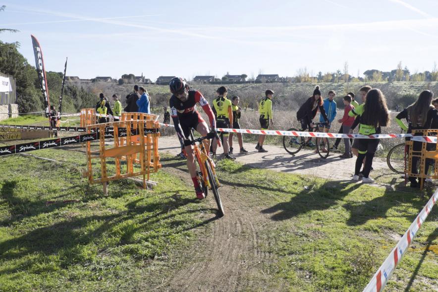 Campeonato de Madrid de Ciclocross - Imagen de un ciclista durante la carrera.