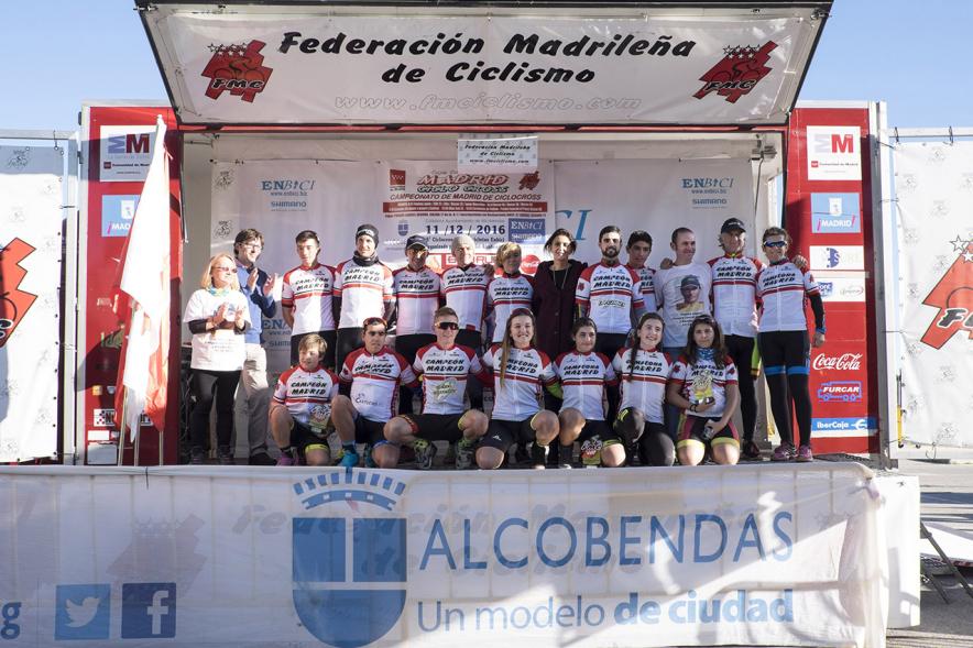 Campeonato de Madrid de Ciclocross - Imagen del pódium con el equipo ganador.