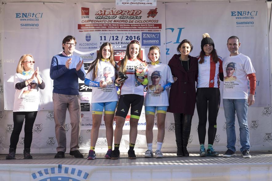Campeonato de Madrid de Ciclocross - Imagen del pódium con las ganadoras femeninas.