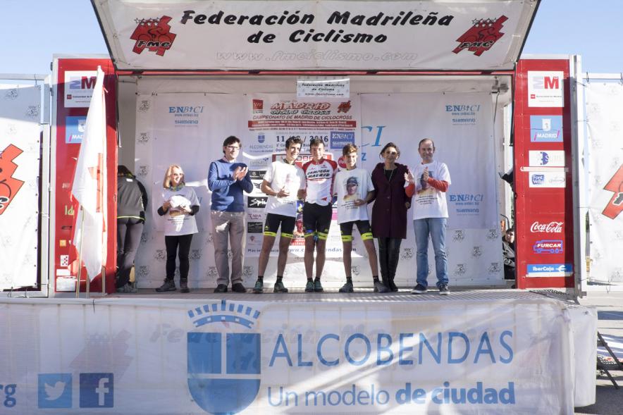 Campeonato de Madrid de Ciclocross - Imagen del pódium con los ganadores masculinos.