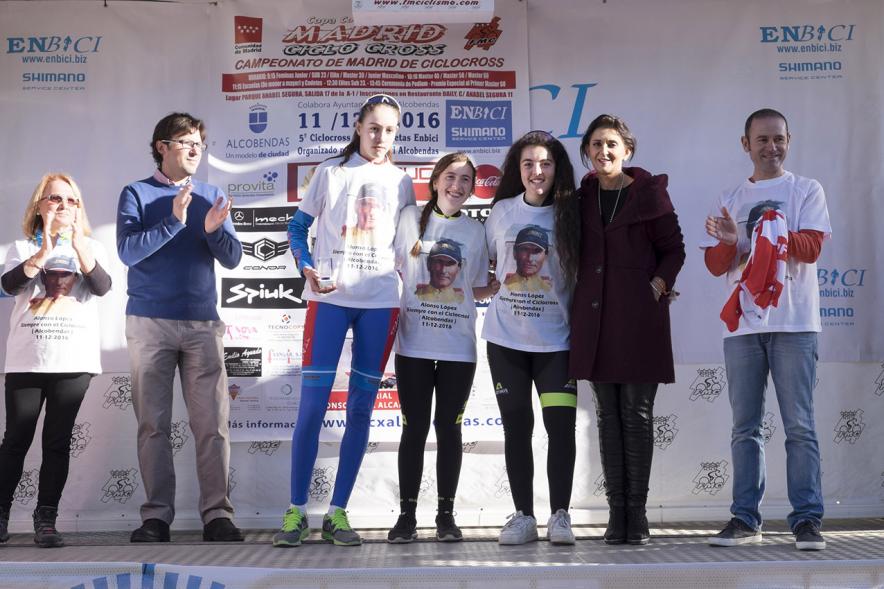 Campeonato de Madrid de Ciclocross - Imagen del pódium con las ganadoras femeninas.