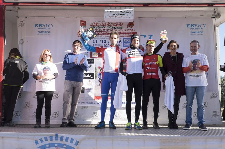 Campeonato de Madrid de Ciclocross - Imagen del pódium con los ganadores masculinos.
