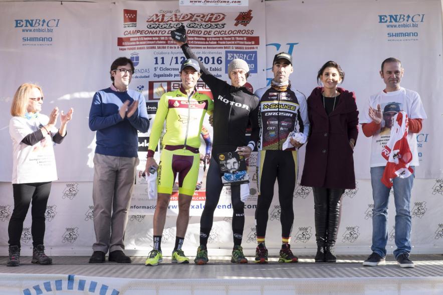 Campeonato de Madrid de Ciclocross - Imagen del pódium con los ganadores masculinos.