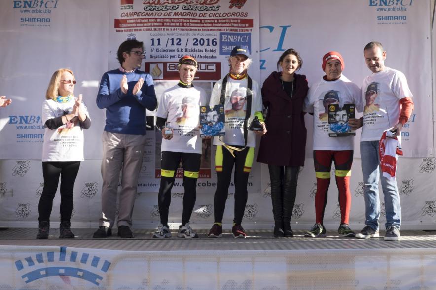 Campeonato de Madrid de Ciclocross - Imagen del pódium con los ganadores masculinos.