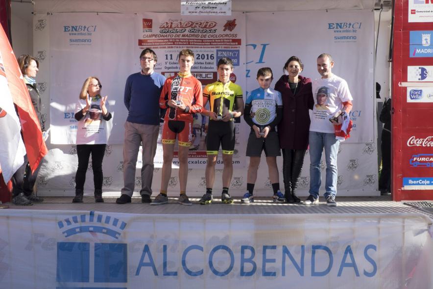 Campeonato de Madrid de Ciclocross - Imagen del pódium con los ganadores masculinos.