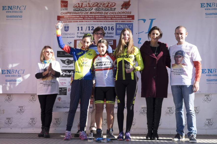 Campeonato de Madrid de Ciclocross - Imagen del pódium con las ganadoras femeninas.