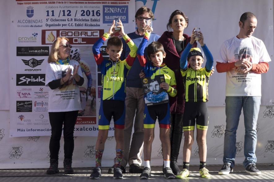 Campeonato de Madrid de Ciclocross - Imagen del pódium con los ganadores masculinos.