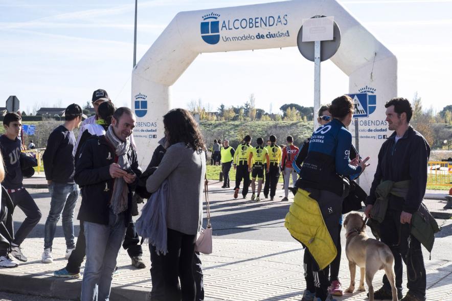 Campeonato de Madrid de Ciclocross - Imagen de la línea de llegada con público.
