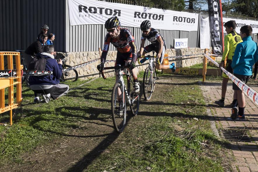 Campeonato de Madrid de Ciclocross - Imagen de ciclistas durante la carrera.