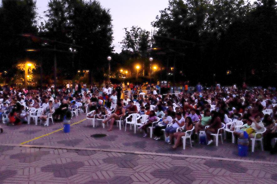 Cine de Verano en el Parque de la Comunidad de Madrid - Asistentes al cine.