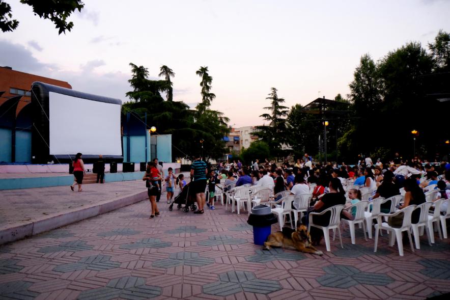 Cine de Verano en el Parque de la Comunidad de Madrid - Asistentes al cine.