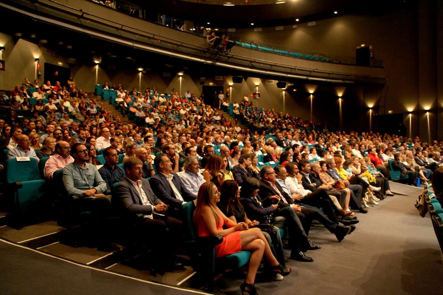 Presentación de "El Libro de Networking" de Cipri Quintas - Imagen panorámica del teatro donde se celebra el evento.