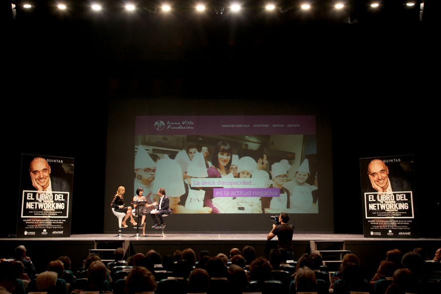 Presentación de "El Libro de Networking" de Cipri Quintas - Imagen lejana del escenario.