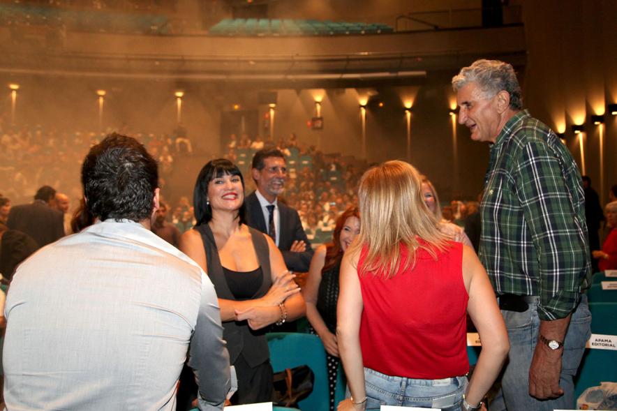 Presentación de "El Libro de Networking" de Cipri Quintas - Imagen del público asistente acomodándose en el teatro antes de que comience el acto.