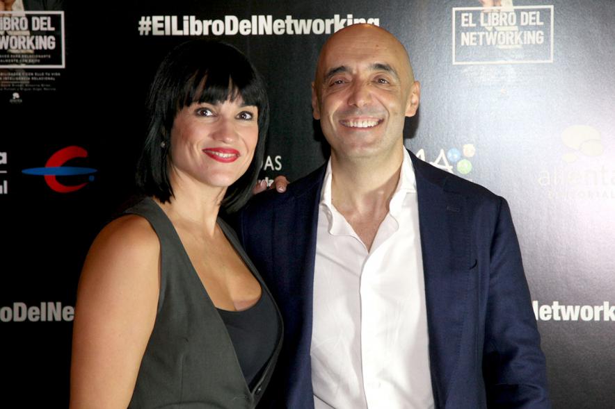 Presentación de "El Libro de Networking" de Cipri Quintas - Imagen de personas posando en el photocall del evento.