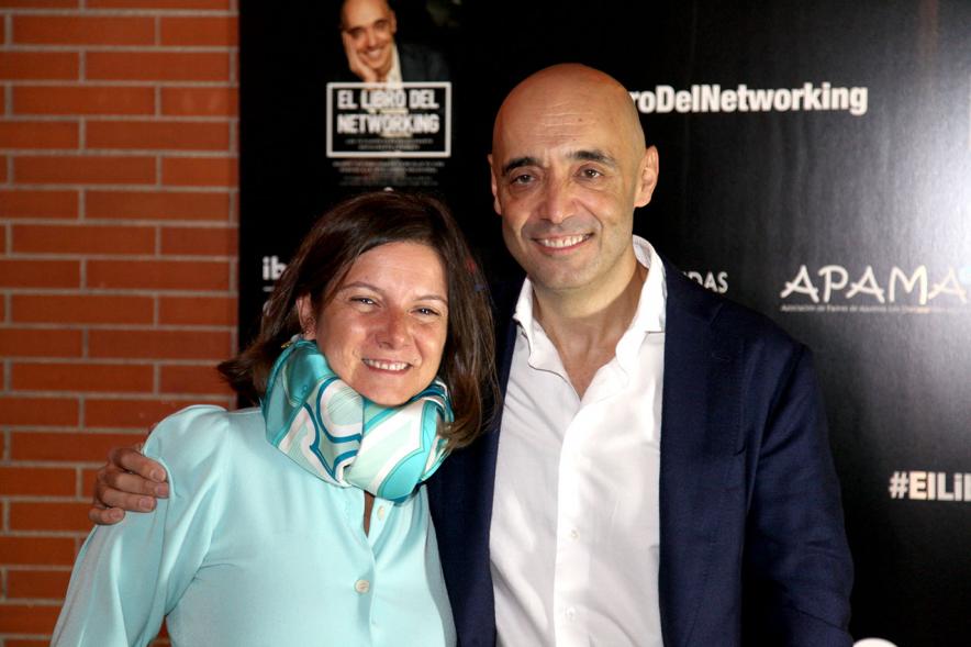 Presentación de "El Libro de Networking" de Cipri Quintas - Imagen de personas posando en el photocall del evento.