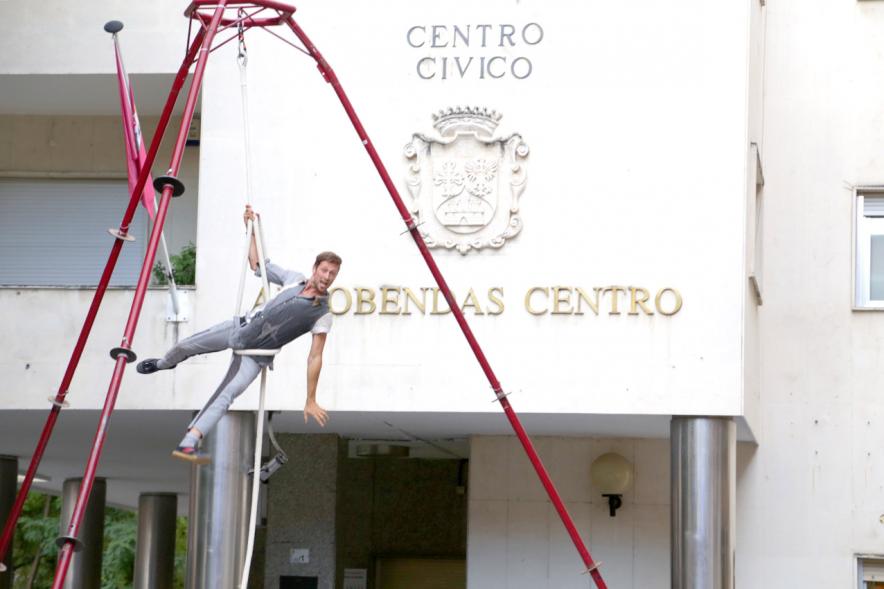 Espectáculo de acrobacia en la Plaza del Pueblo. 
