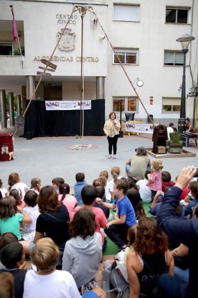 Concejala presentando el evento. Festival de Circo en la Calle MADN - Voluta Circo -2019
