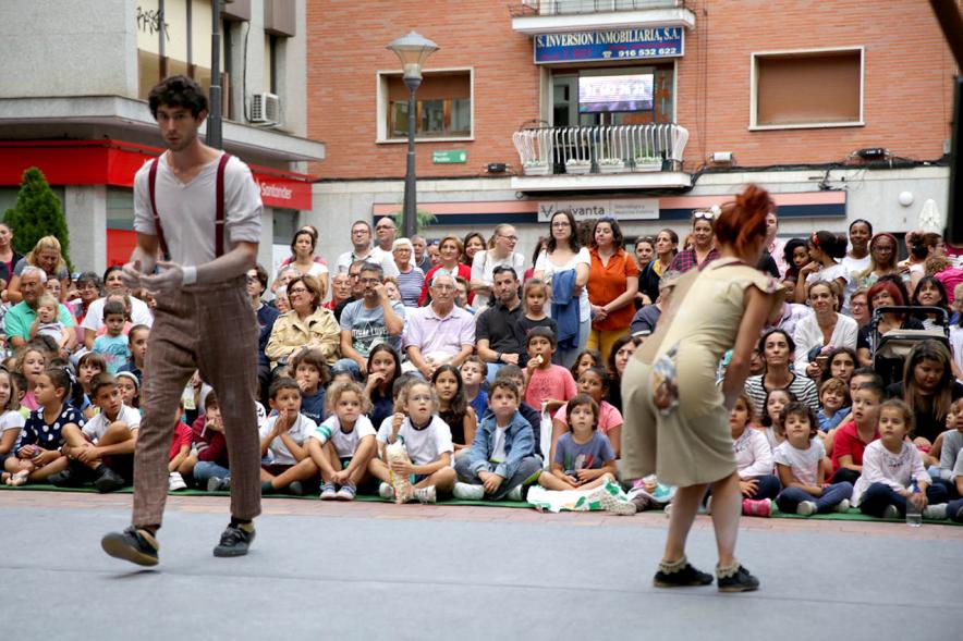 Acróbatas. Festival de Circo en la Calle MADN - Voluta Circo.