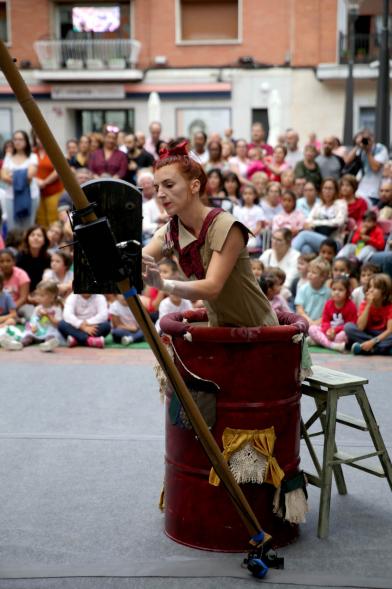 Acróbata. Festival de Circo en la Calle MADN - Voluta Circo.