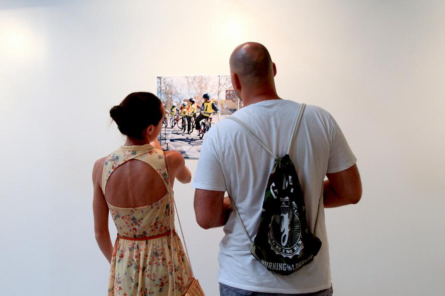 Inauguración de la Exposición "Ciudadanos de Uniforme" - Personas asistentes a la exposición.