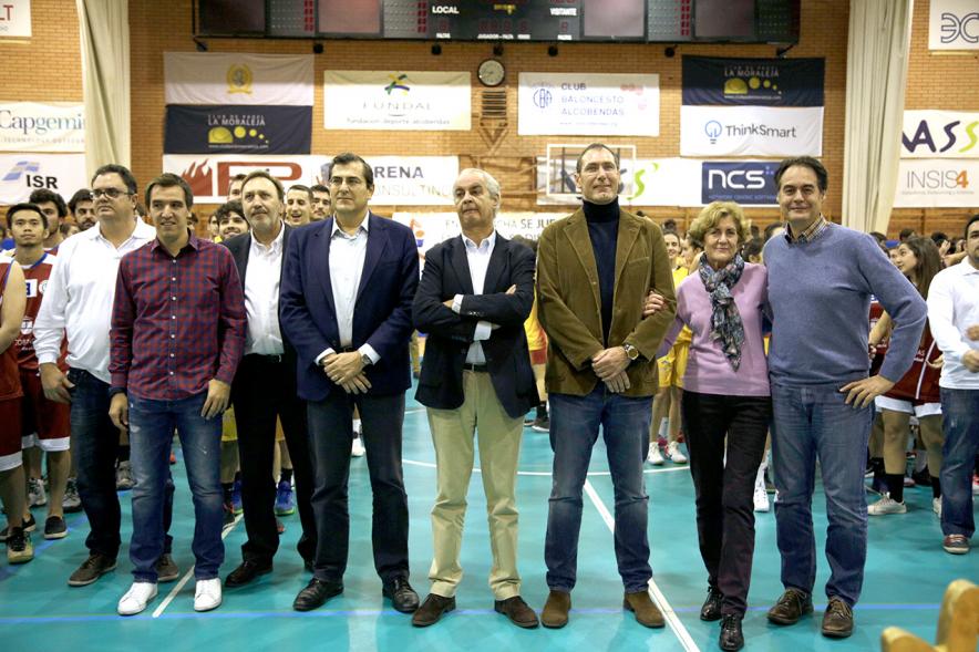 Delegación municipal durante la visita