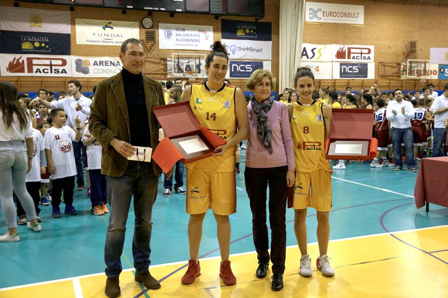 Jugadores reciben placa conmemorativa