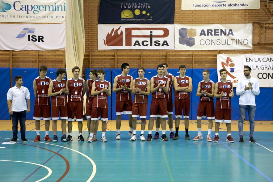Equipo junior a pie de pista
