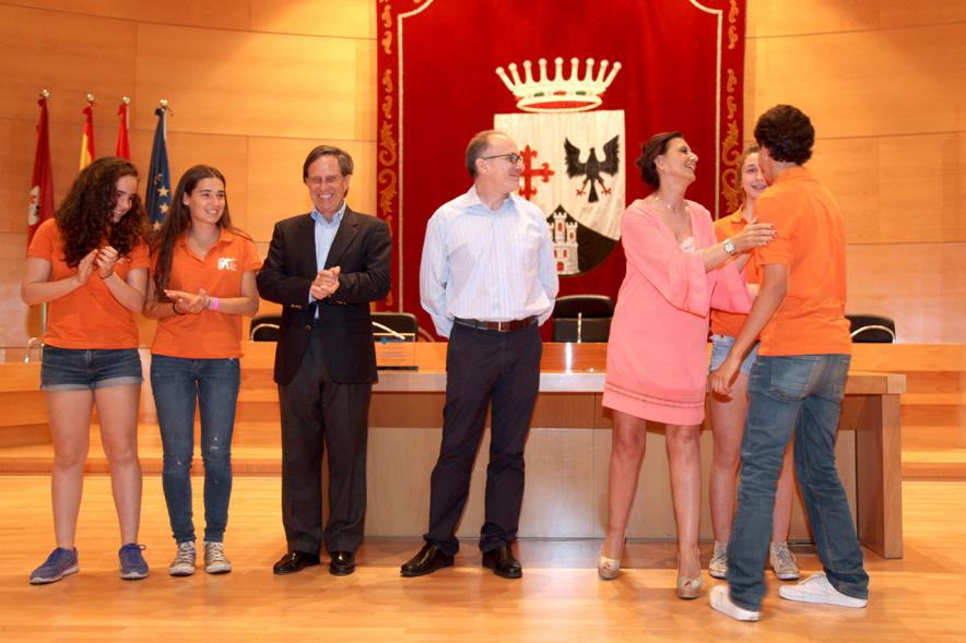 Recepción del Club de Esgrima Alcobendas - Saludos entre  equipo y las autoridades.