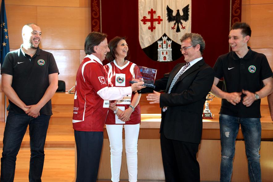 Recepción Club Patín Alcobendas en el Salón de Actos - Recibimiento del alcalde al equipo.