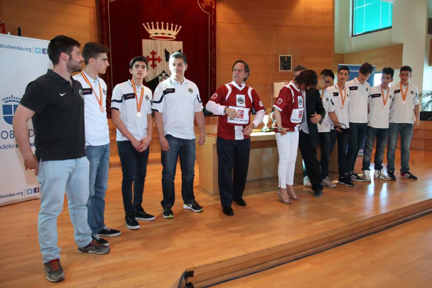 Recepción Club Patín Alcobendas en el Salón de Actos -  Recibimiento del alcalde al equipo.
