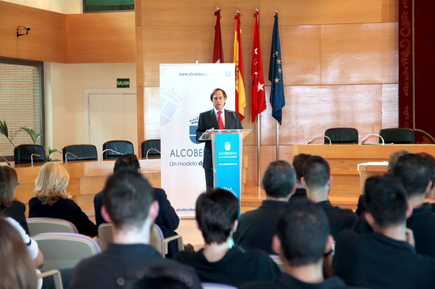 Recepción Club Patín Alcobendas en el Salón de Actos - Discurso del alcalde.
