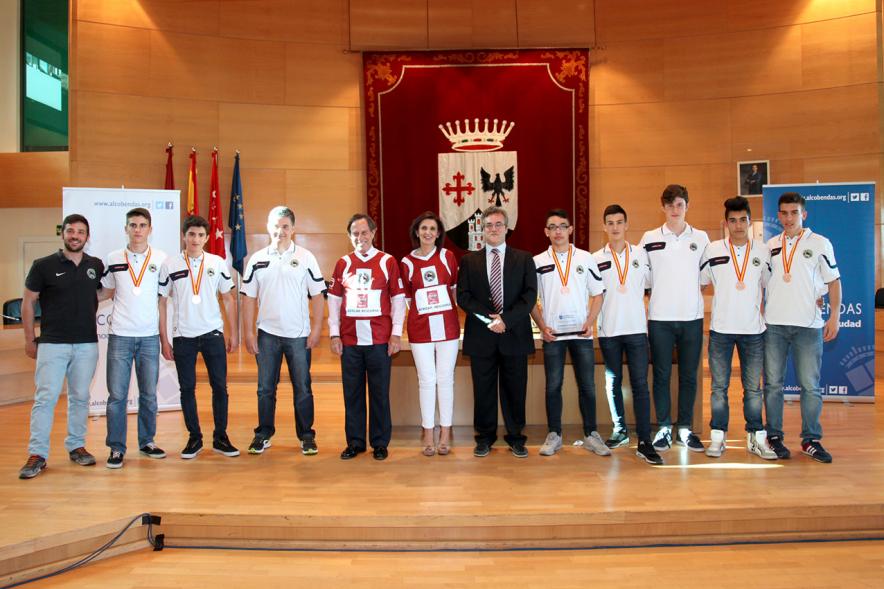 Recepción Club Patín Alcobendas en el Salón de Actos -  Las autoridades con todo el equipo.