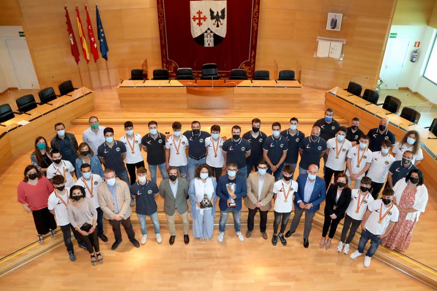 Recepción del Club Patín Alcobendas - Imagen cenital de todos los participantes en la recepción.