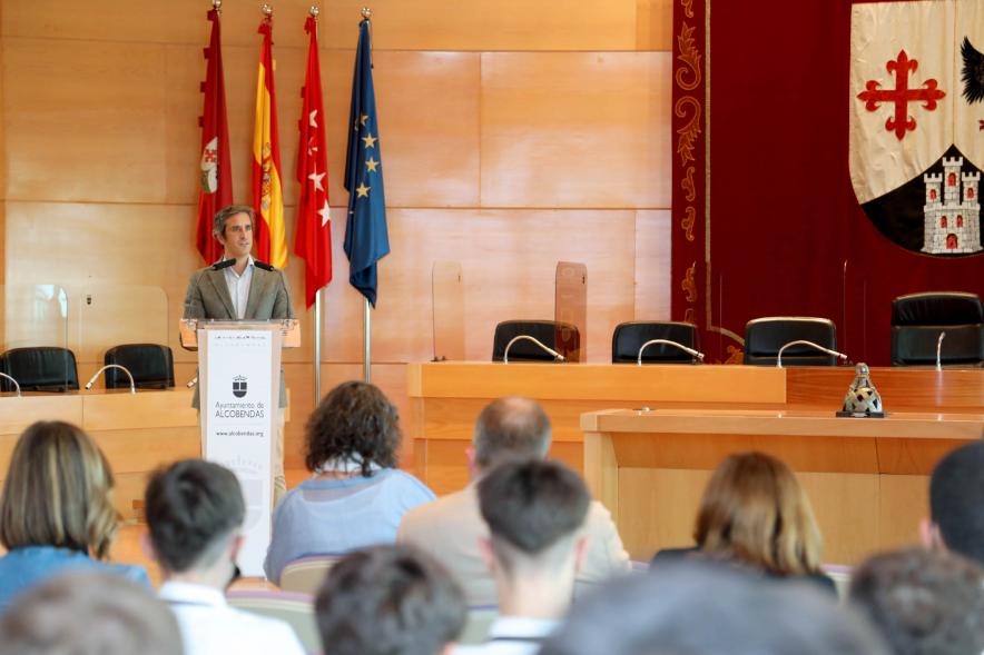  Recepción del Club Patín Alcobendas - Imagen del vicealcalde Aitor Retolaza en un momento de su discurso.