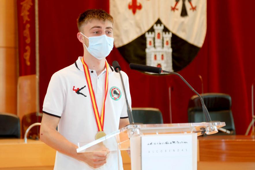  Recepción del Club Patín Alcobendas - Imagen de un jugador del combinado juvenil en un momento de su discurso.