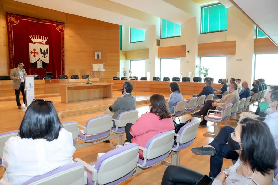   Recepción del Club Patín Alcobendas - Imagen de un momento del discurso de Ricardo Gómez, presidente saliente del Club Patín Alcobendas.