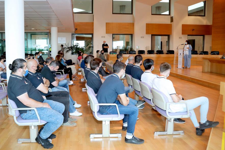 Recepción del Club Patín Alcobendas - Imagen panorámica del salón de Plenos, donde se celebra el acto.