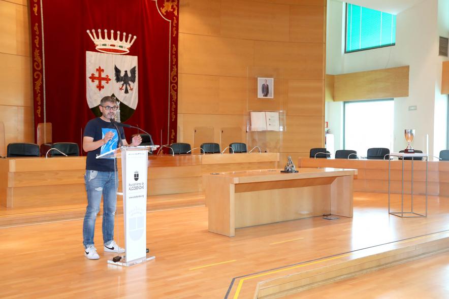 Recepción del Club Patín Alcobendas - Imagen de un momento del discurso del alcalde Rafael Sánchez Acera.