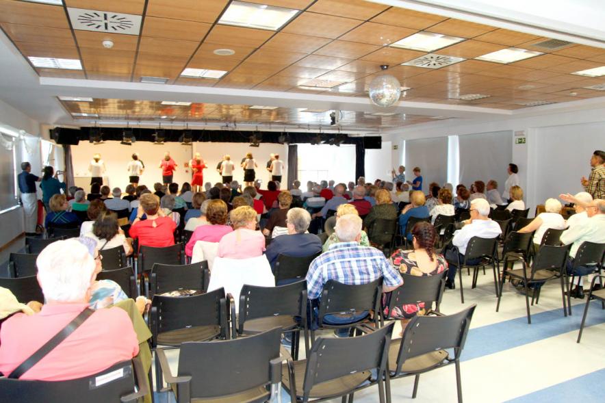 Vista general de los asistentes al evento. 