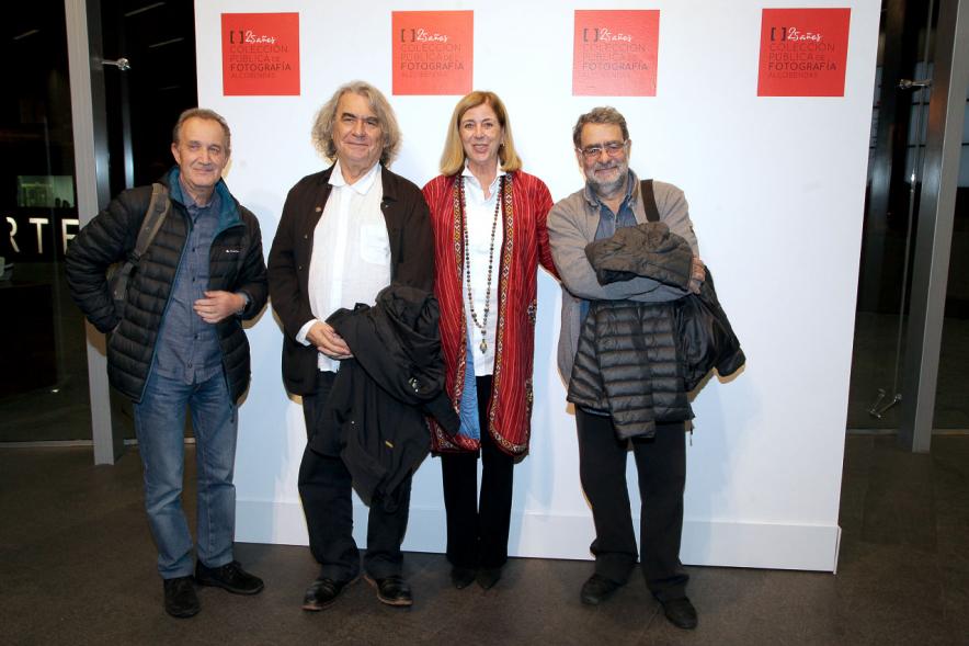 Presentación e Inauguración Exposición 25 Aniversario Colección de Fotografía de Alcobendas - Imagen de varios artistas posando en el photocall de la Exposición 25 Aniversario Colección de Fotografía de Alcobendas.