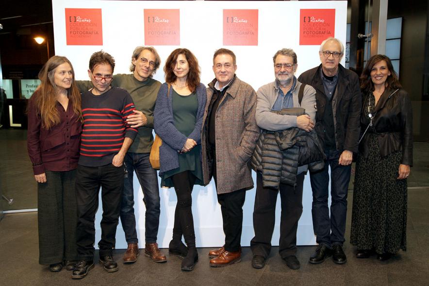 Presentación e Inauguración Exposición 25 Aniversario Colección de Fotografía de Alcobendas - Imagen de varios artistas posando en el photocall de la Exposición 25 Aniversario Colección de Fotografía de Alcobendas.