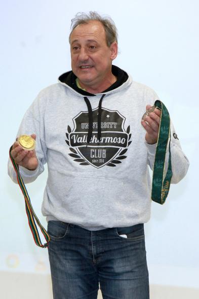 Presentación del Equipo de Atletismo del Colegio Base -  Un organizador.