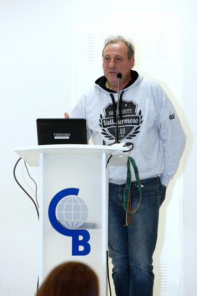 Presentación del Equipo de Atletismo del Colegio Base -  Un organizador.