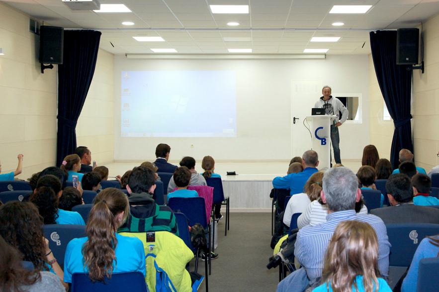 Presentación del Equipo de Atletismo del Colegio Base -  Panorámica del evento.