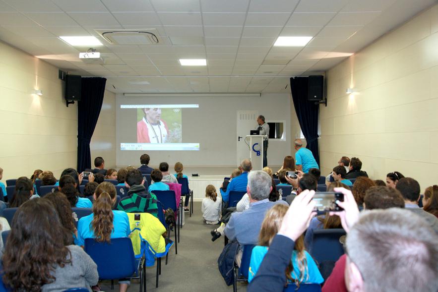 Presentación del Equipo de Atletismo del Colegio Base -  Audiovisuales del evento.