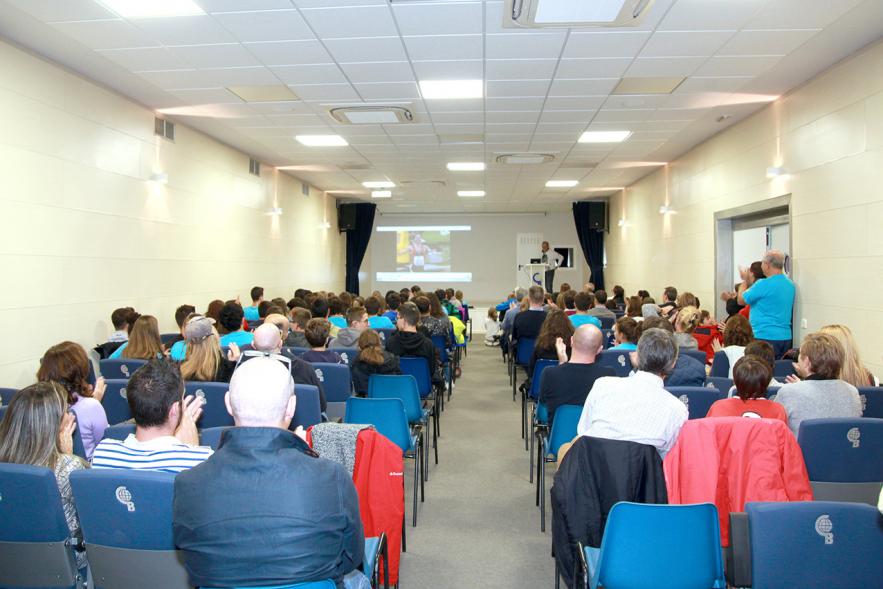 Presentación del Equipo de Atletismo del Colegio Base -  Panorámica del evento.