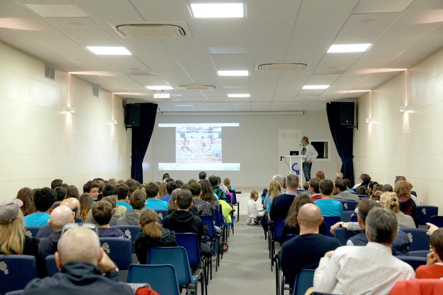 Presentación del Equipo de Atletismo del Colegio Base -  Panorámica del  evento.