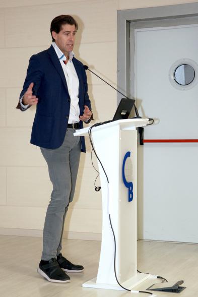 Presentación del Equipo de Atletismo del Colegio Base -  Discurso de un responsable.