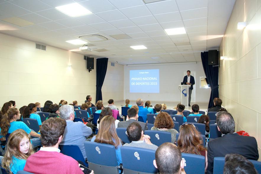 Presentación del Equipo de Atletismo del Colegio Base -  Panorámica del evento. 